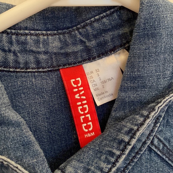 H&M jean button up top - Picture 2 of 3